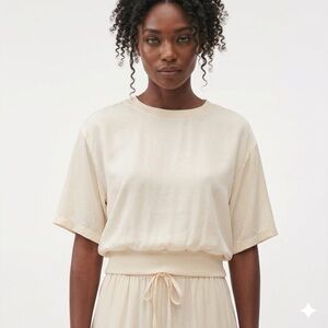 NWT Michael Stars Light Cream Short Sleeve Silky Blouse -Banded Hem